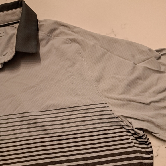 Mens- size large Under Armour Golf Shirt - Picture 4 of 5